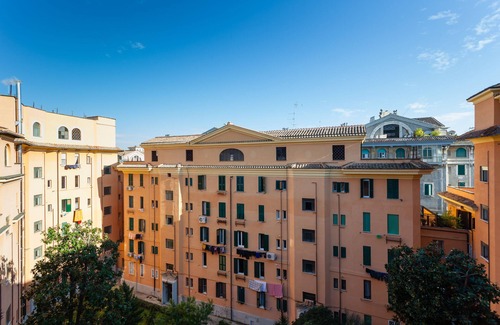 Vatican Apartment | Doria Apt near St. Peter and Metro A, with WI-fi and AC.