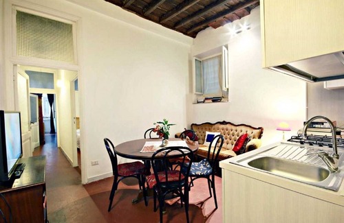 Trastevere Apartment | Elegant Apartment in Trastevere – Historic Center, A/C, Wi-Fi & Netflix