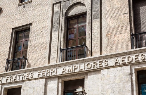 Rione II Trevi Apartment | Elegant apartment with king-size bed close to Trevi Fountain