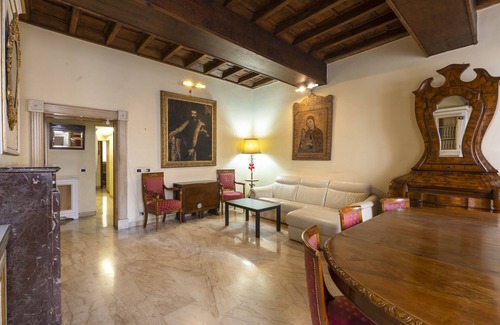 Rione V Ponte Apartment | Exclusive 150 SQM Piazza Navona