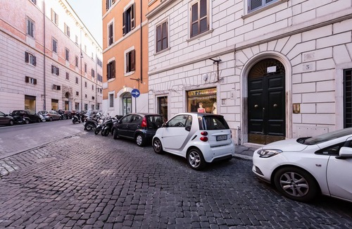 Rione IV Campo Marzio Apartment | Fabulous Pantheon Apartment