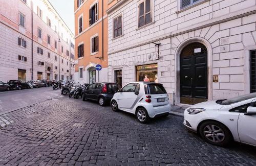 Rione IV Campo Marzio Apartment | Fabulous Pantheon Apartment