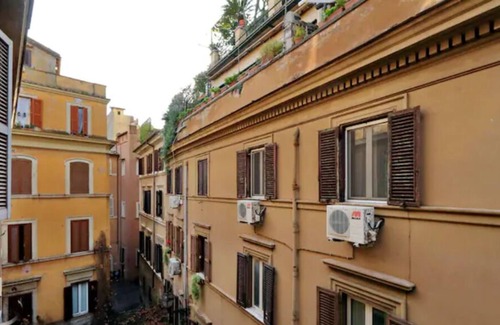 Rione VIII Sant'Eustachio Apartment | Flatinrome Boutique Navona