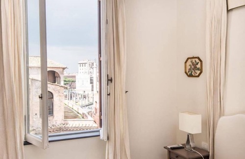 Rome City Centre Apartment | Fori Imperiali Breathtaking View
