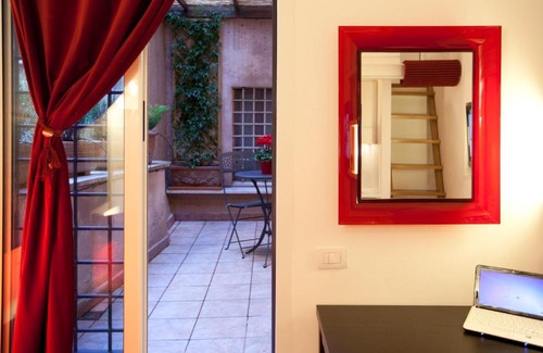 Monti Apartment | Frangipane Loft-Rental in Rome