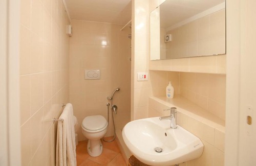 Monti Apartment | Frangipane Loft-Rental in Rome