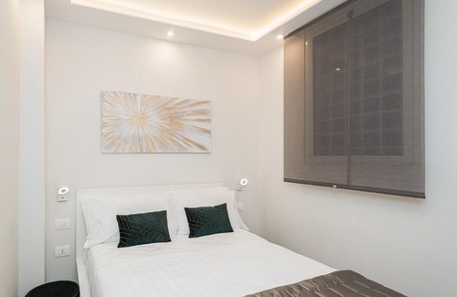 Rione III Colonna Apartment | Frattina 35