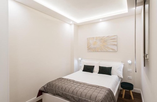 Rione III Colonna Apartment | Frattina 35
