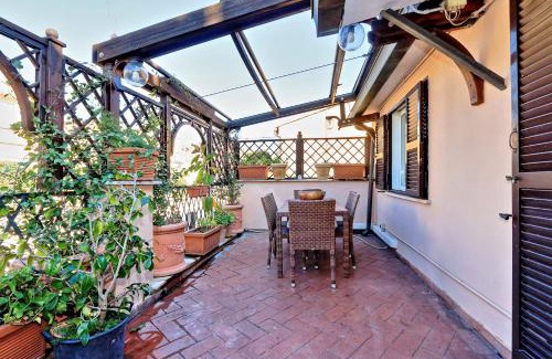 Rione III Colonna Apartment | Frattina Family Romantic Superior Suite