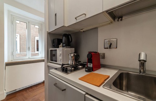 Rione IV Campo Marzio Apartment | Frezza 39b - FromHometoRome