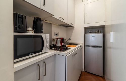 Rione IV Campo Marzio Apartment | Frezza 39b - FromHometoRome