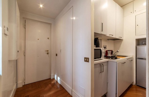 Rione IV Campo Marzio Apartment | Frezza 39b - FromHometoRome