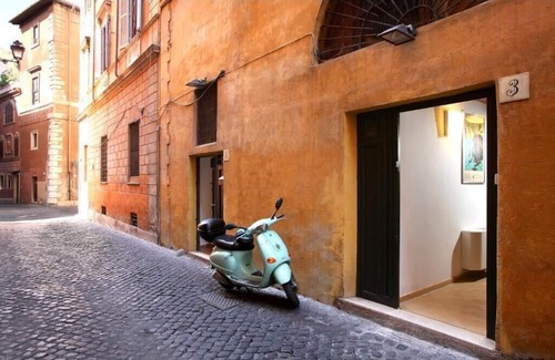 Rione V Ponte Apartment | From