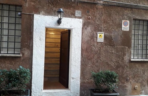 Rione V Ponte Apartment | Giulia apartment
