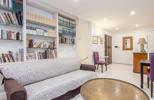 Rione VII Regola Apartment | Giulia Penthouse Apartment