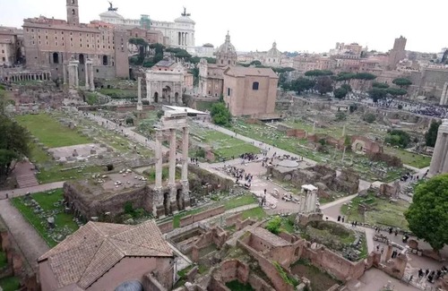 Campitelli Apartment | Homerez - Apartment near the Colosseum