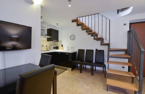 Monti Apartment | Ibernesi Apartment - Two Bedroom Apartment, Sleeps 6