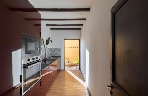 Rione II Trevi Apartment | iFlat Trevi Fountain's roomy&friendly apartment