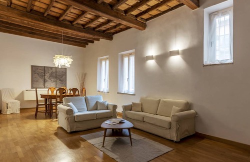 Rione VIII Sant'Eustachio Apartment | Pantheon Luxury Apartment