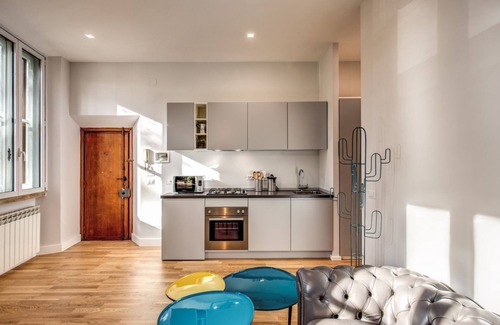 Rione VII Regola Apartment | Just renovated with river view 2bedroom apartment in the heart of historic center.