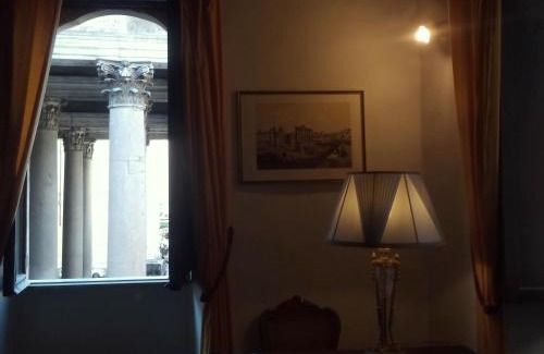 Rome City Centre Apartment | L'antica dimora con splendida vista sul Pantheon