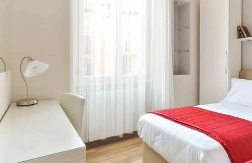Rione IV Campo Marzio Apartment | Lata Luxury Apartment (Red)