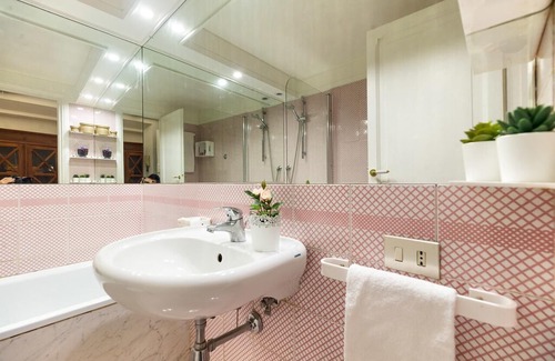 Rione IV Campo Marzio Apartment | Little Home Condotti