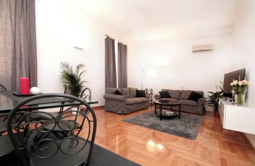 Prati Apartment | Luxurious Apartment Near Borgo Pio and Vaticann