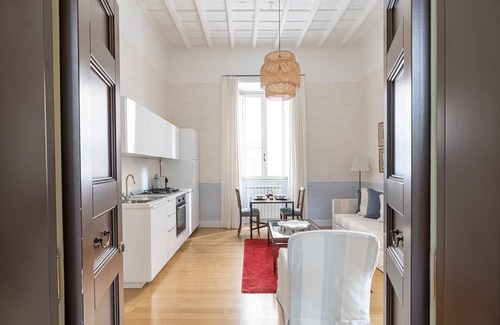 Rione V Ponte Apartment | Luxurious Suite in Via Giulia
