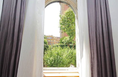Vatican Apartment | LUXURY APARTMENT for 10 - ROME by FOOT-S'PETER BASILICA-AirCond WiFi Netflix Sky