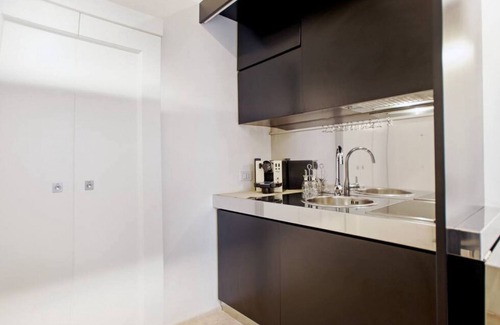 Rione V Ponte Apartment | Modern studio apartment for 2 close to Campo dei Fiori