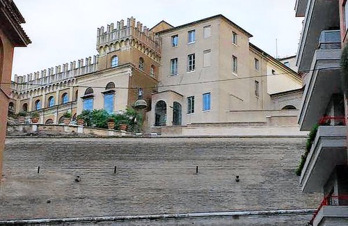 Vatican House | Motel