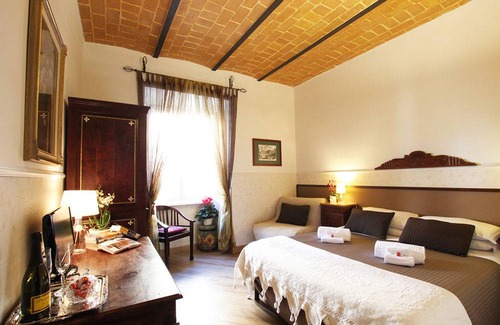 Vatican House | Motel
