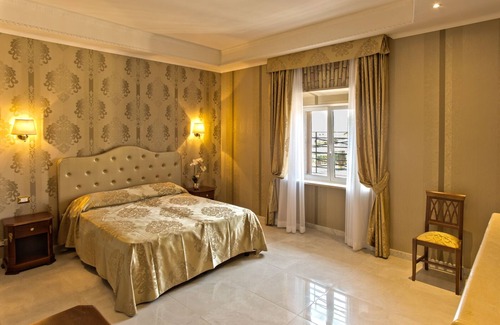 Rione V Ponte Bed & Breakfast | Navona Queen Rooftop Amazing B&B