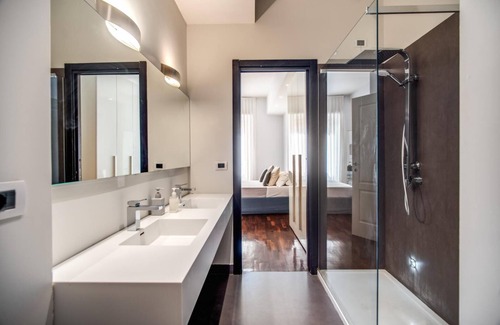Rione IV Campo Marzio Apartment | Pgrhome RIVERSIDE NAVONA/SPANISHSTEPS 3BEDR 4BATHS