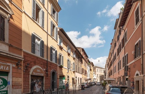 Trastevere Apartment | Piazza Santa Maria in Trastevere Cozy Flat