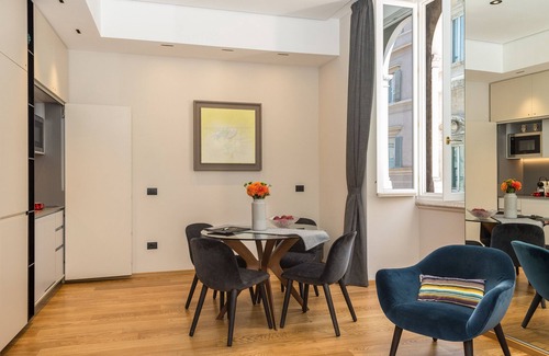 Rome City Centre Apartment | Piazza Venezia Suite Design
