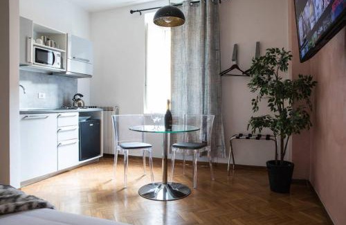 Trastevere Apartment | Pink Intimate Jacuzzi Suite Trastevere