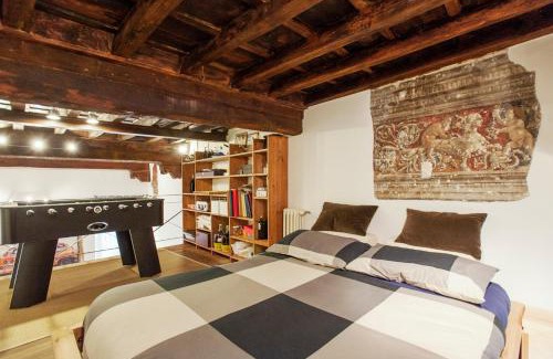 Rione XI Sant'Angelo Apartment | Portico