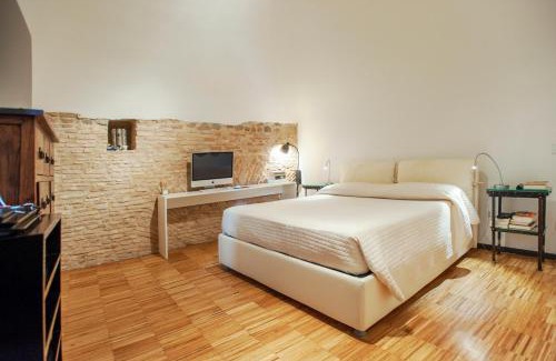 Rione XI Sant'Angelo Apartment | Portico