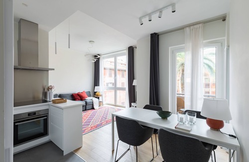 Rome City Centre Apartment | Quiet apartment with balcony at the Trevi Fountain
