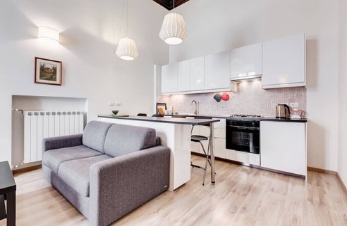 Rione IV Campo Marzio Apartment | Rampa Mignanelli Charming Apartment