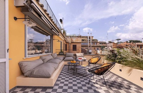Rione IV Campo Marzio Apartment | ROMAC · Condotti Penthouse Over Spanish Steps