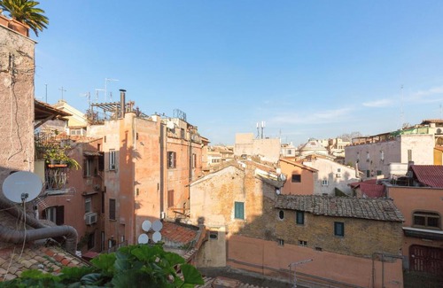 Trastevere Apartment | Roman Holiday Wine House