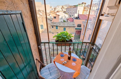 Trastevere Apartment | Roman Holiday Wine House