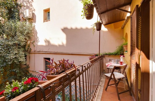Trastevere House | Roman house with balcony