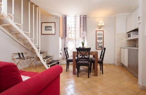 Rione V Ponte Apartment | Romantic and bright Renoir loft