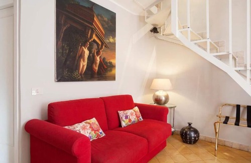 Rione V Ponte Apartment | Romantic and bright Renoir loft