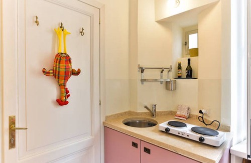 Monti Apartment | Rome: Delightful tiny apartment close to the Colosseum