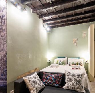 Rione VI Parione Apartment | RomeatHome Deluxe suite Campo dei Fiori